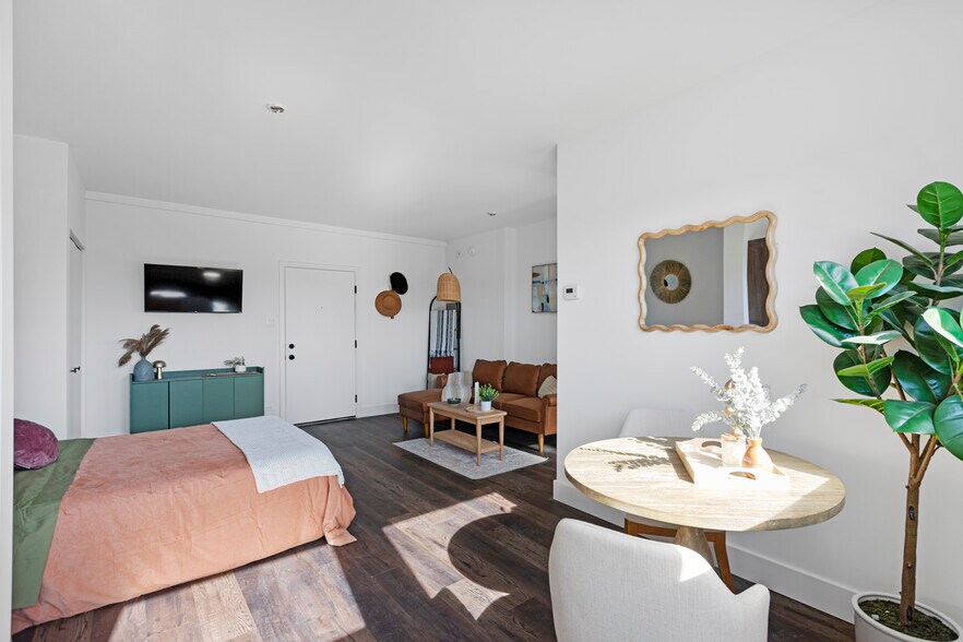 Building Photo - 1555 W Hollywood Ave