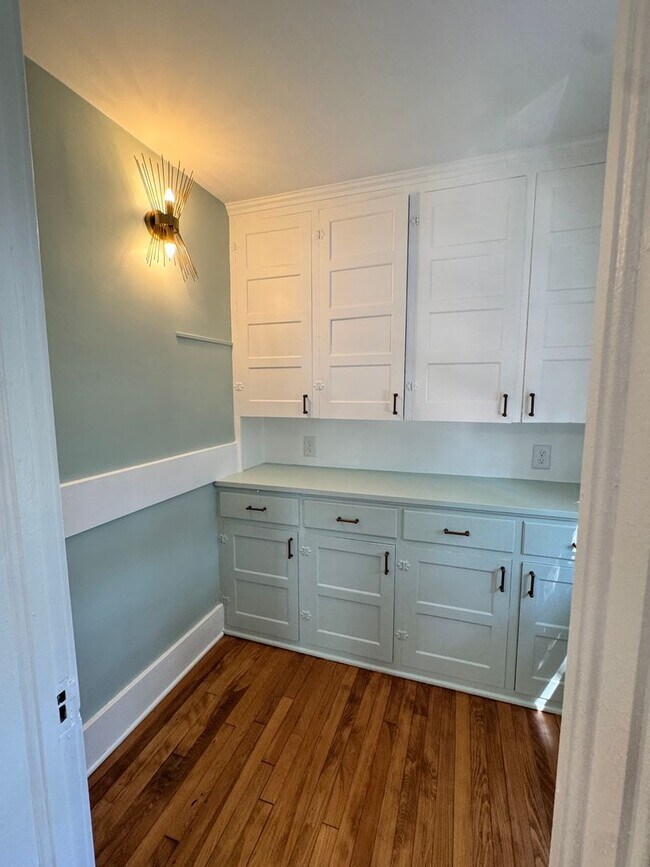 Building Photo - Spacious 4-Bedroom Home with 2 Kitchens | West Ann Arbor
