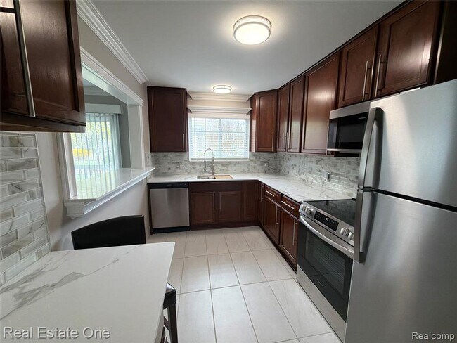 Building Photo - 3551 W 14 Mile Rd