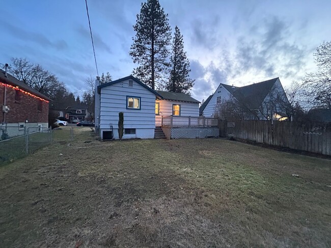 Building Photo - Charming 2 Bed 2 Bath Home on South Hill!