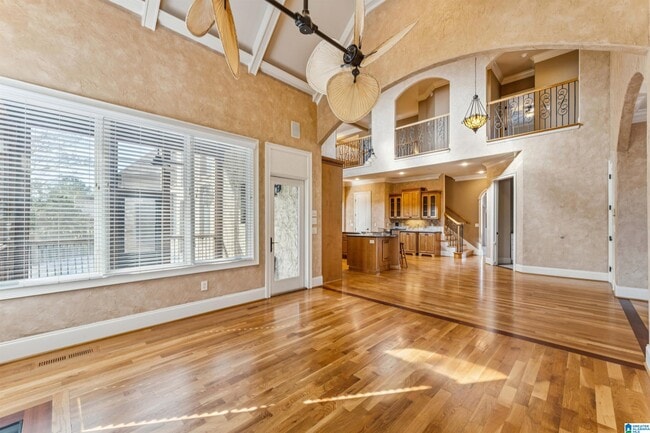 Building Photo - 2005 Lake Heather Dr