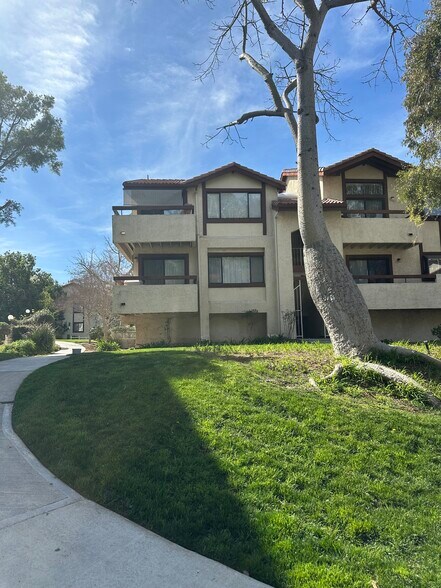 Building Photo - 18197 Sundowner Way