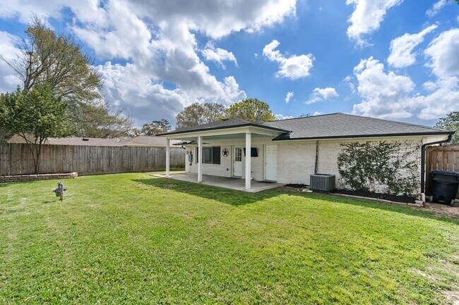 Building Photo - 1902 De Milo Dr