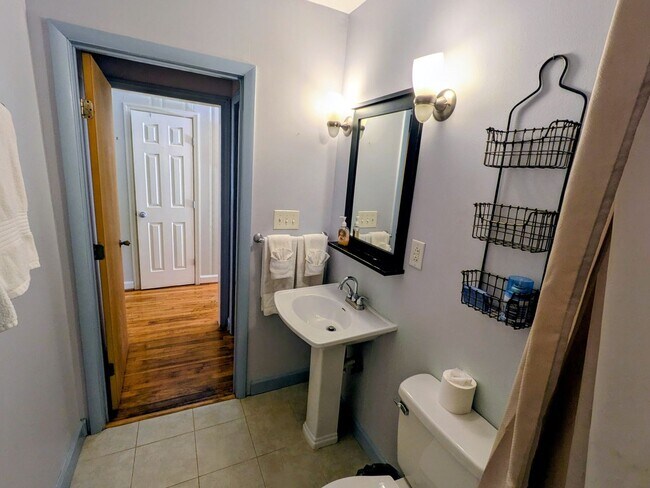 Building Photo - 1126 Martin St