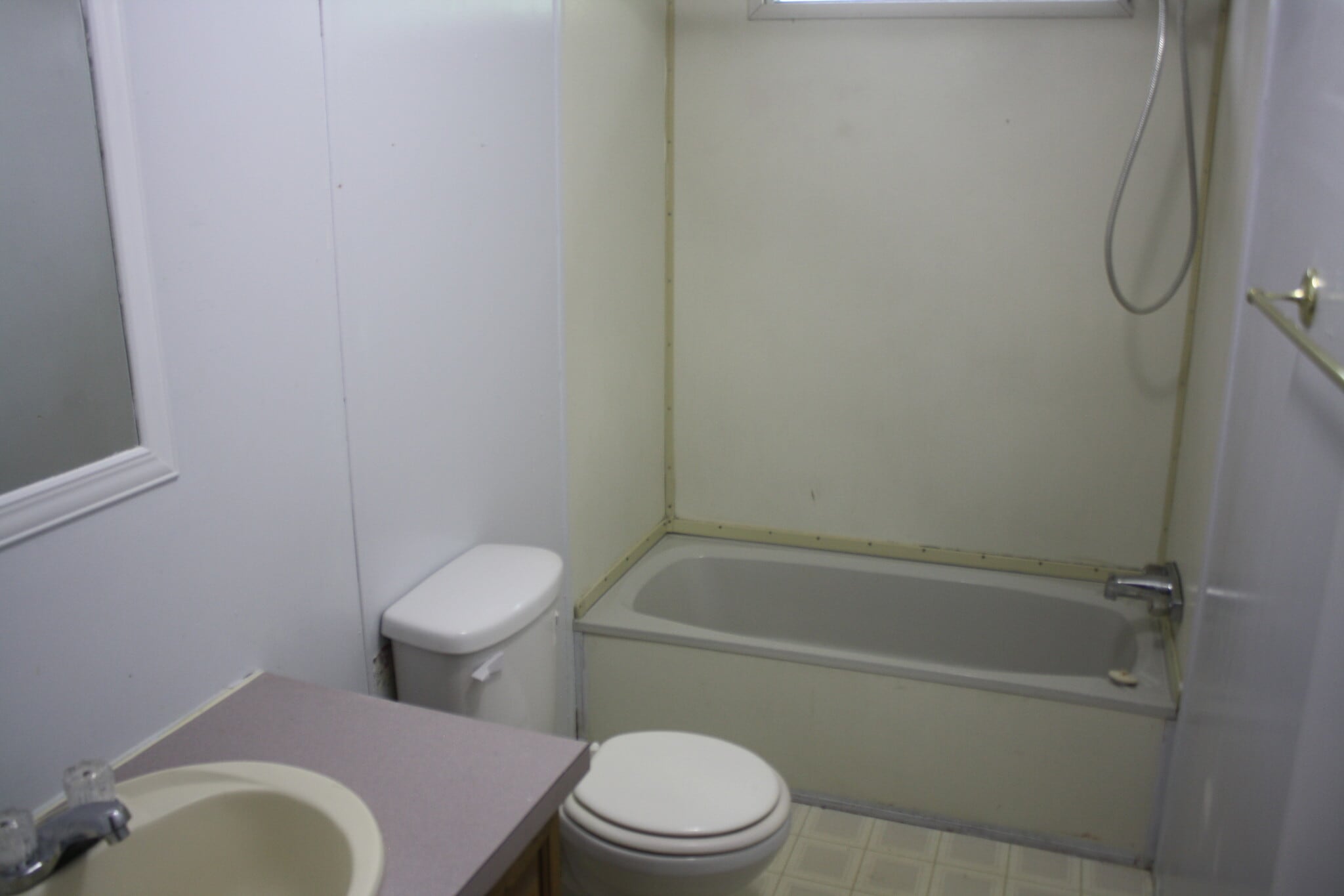 second full bathroom - 3305 Peaceway Dr