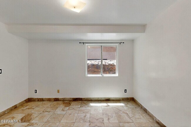 Building Photo - 540 S Yarbrough Dr