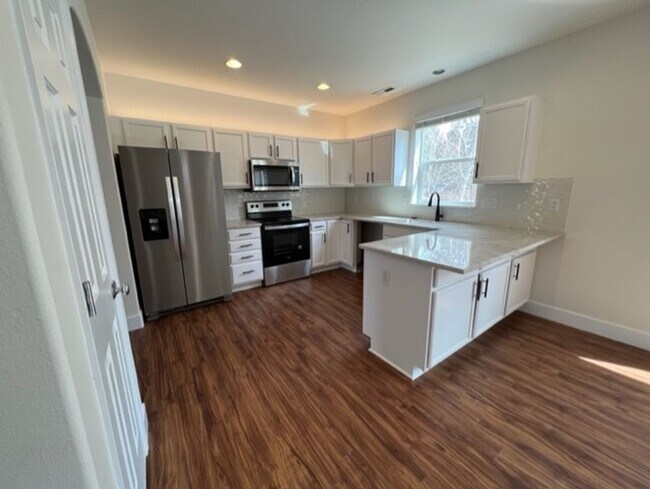 Building Photo - Remodeled Home in SW Bend