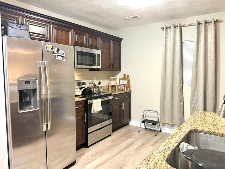 Building Photo - 946 Ave H