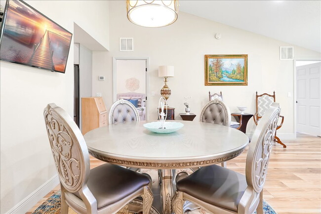 Building Photo - "ALL UTILITIES INCLUDED & Fully Furnished! Stunning 4-Bed, 3-Bath Townhome in Haines City"