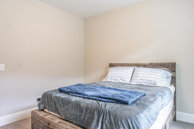 Building Photo - 153 Keowee Cir