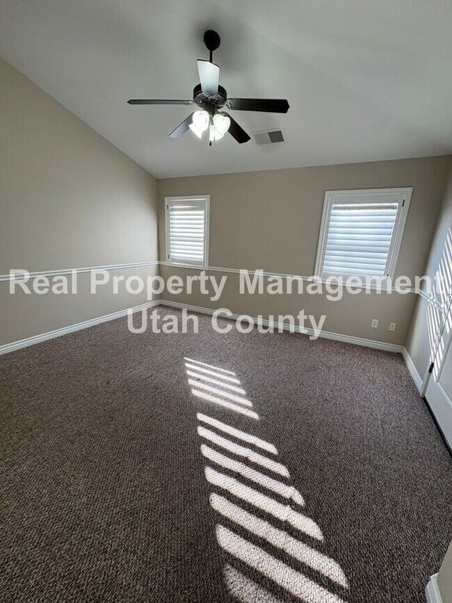 Building Photo - 581 S 2220 W