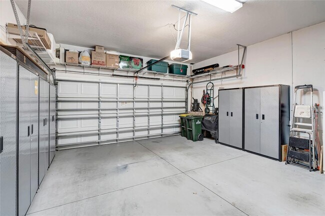 Building Photo - 2500 Castle Pines St