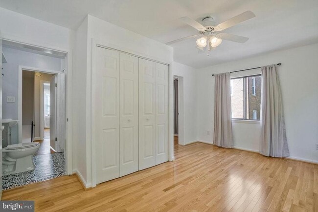 Building Photo - 5758 Biscayne Dr