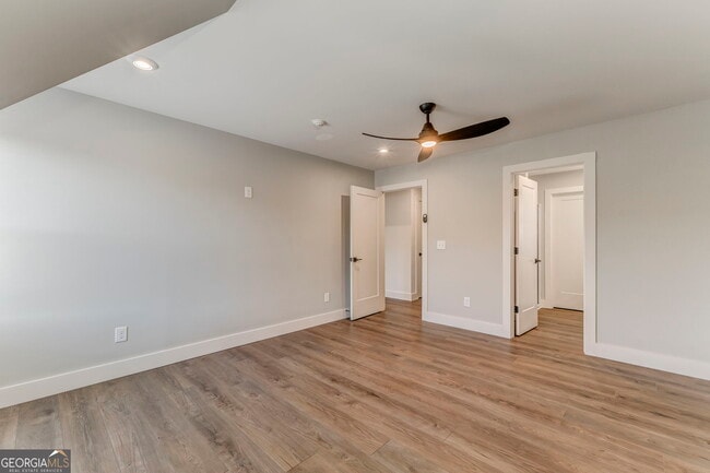 Building Photo - 79 Chateau Dr SE