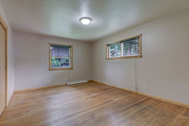 Building Photo - 2 bed, 1 bath –1270 SF – Nice Ranch Single...