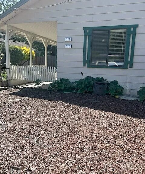 Building Photo - 2 bedroom, 1 bath duplex