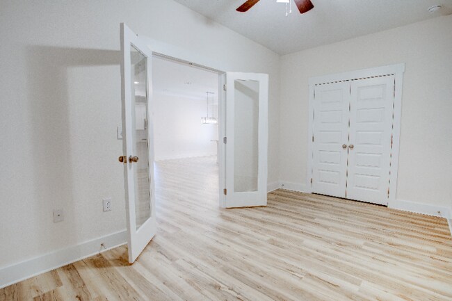 Building Photo - 1756 Thomas St