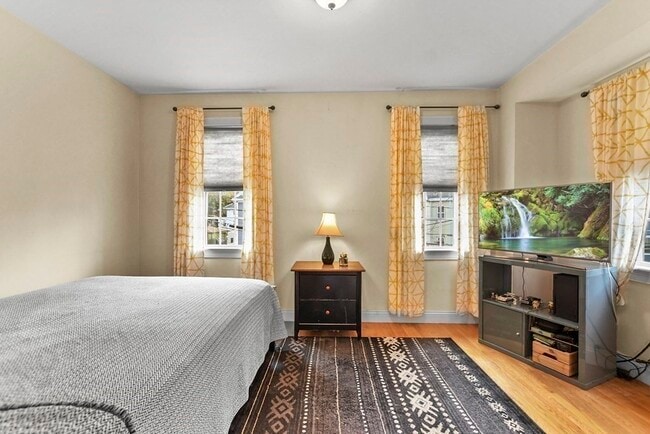 Building Photo - 224 Robbins St