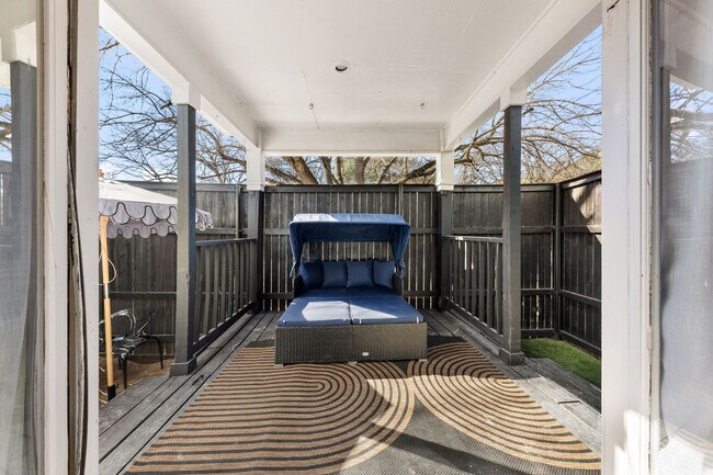Building Photo - 5002 Junius St