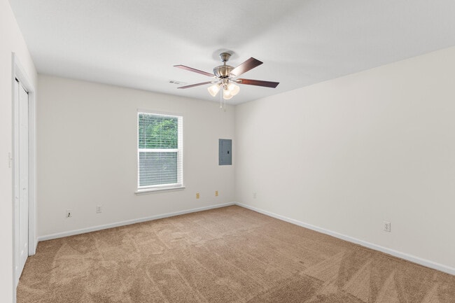 Building Photo - 304 Dads Way