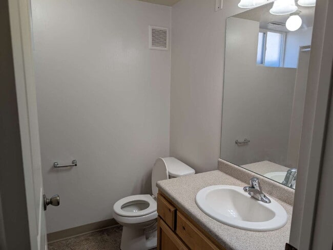 Building Photo - Rent 3 Bedroom Basement Apartment | All Utilities & Internet Included | Near Snow College