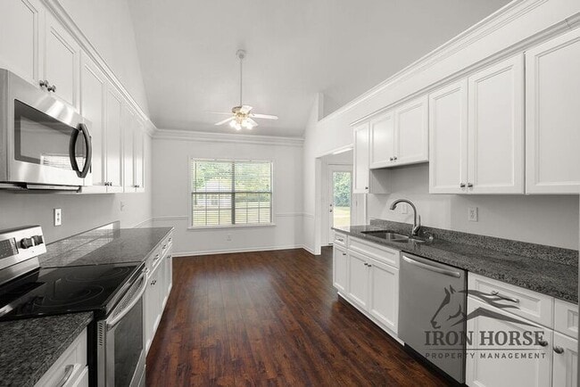 Building Photo - 379 Beech Hollow Trail SW