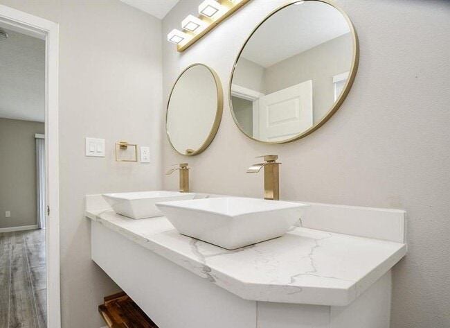 Building Photo - 2810 Dove Country Dr