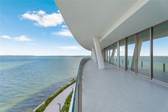 Building Photo - 5 Grove Isle Dr