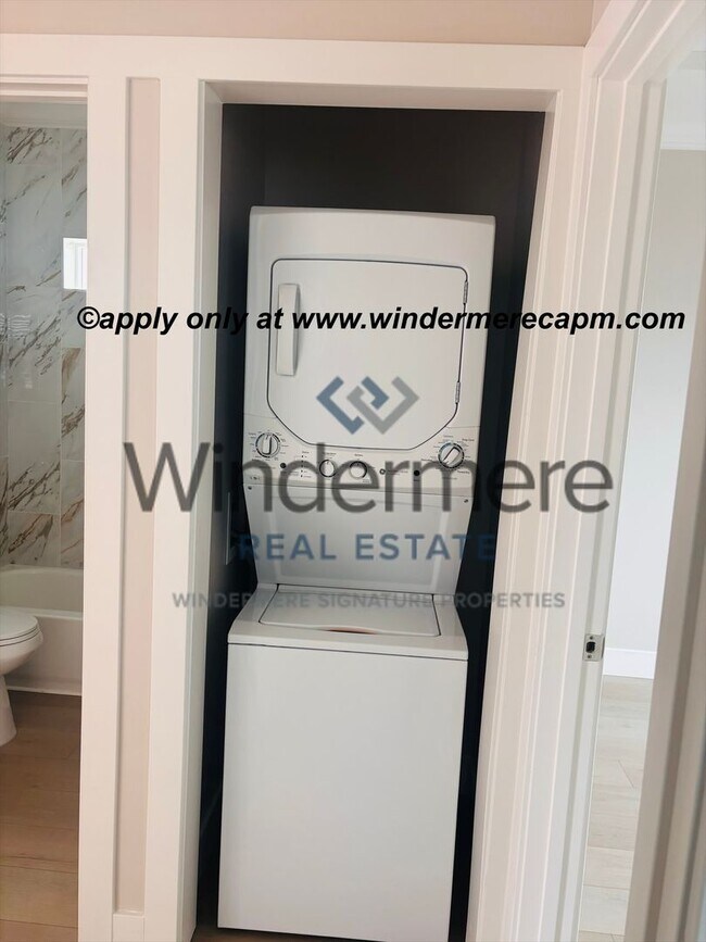 Building Photo - BRAND NEW Upstairs 2-Bedroom ADU with Private Entry!  HALF OFF 1ST MONTH'S RENT!!