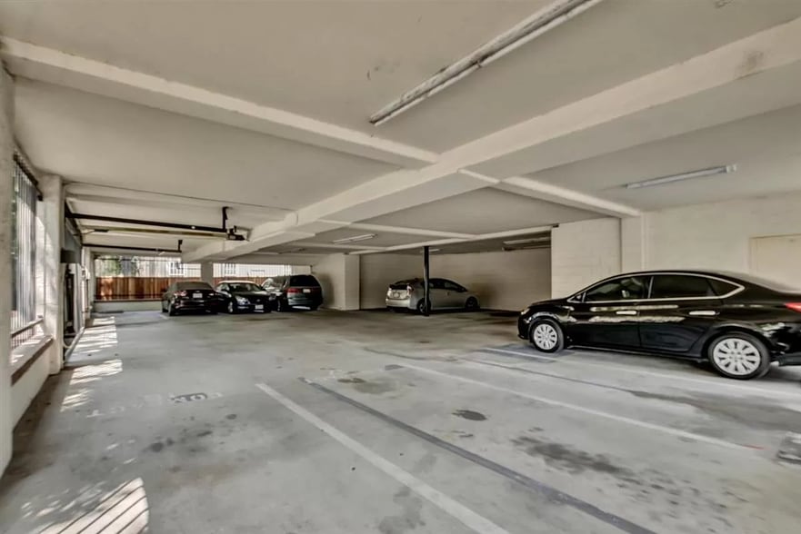 Gated Garage - 396 S 11th St