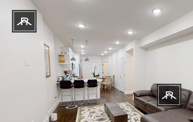 Building Photo - 5 Strathmore Rd