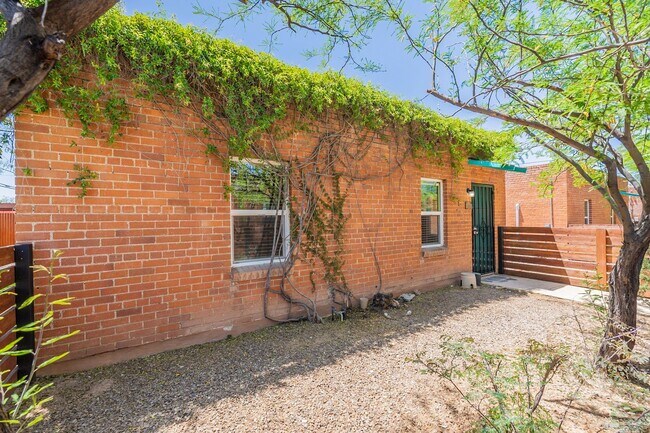 Building Photo - 305-315 N Highland Ave