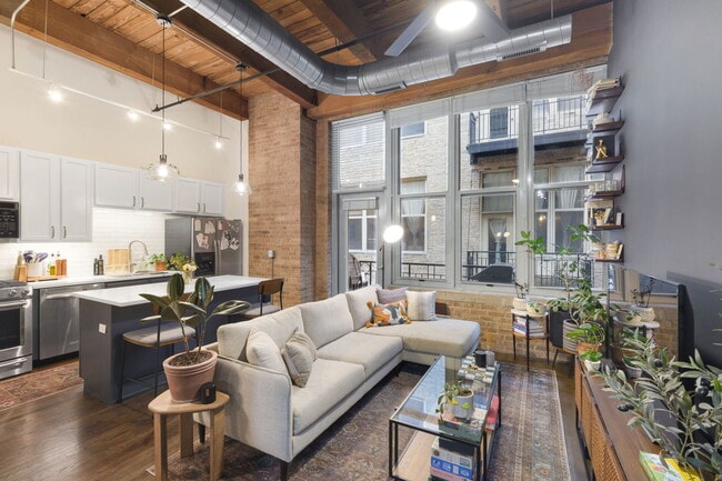 Building Photo - 1500 W Monroe St