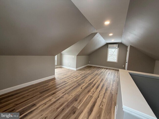 Building Photo - 111 E Barber Ave