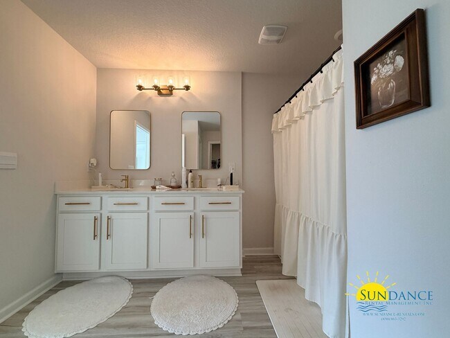 Building Photo - Spacious 4BR Patriot Ridge Home with Community Perks!