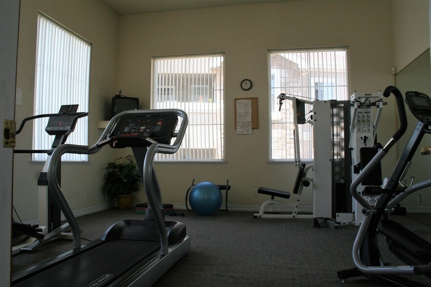Clubhouse Gym - 3810 Strawberry Field Grv