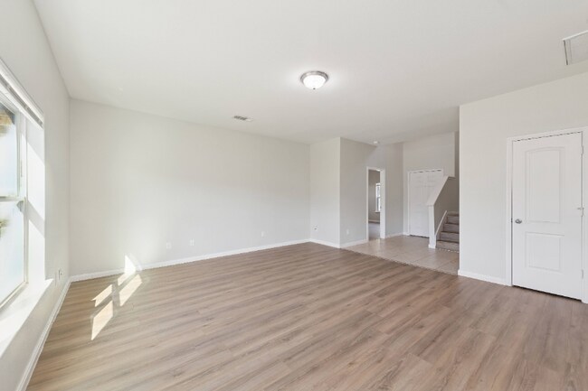Building Photo - 312 Magnolia Dr