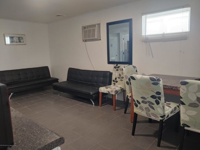 Building Photo - 24 Franklin Ave