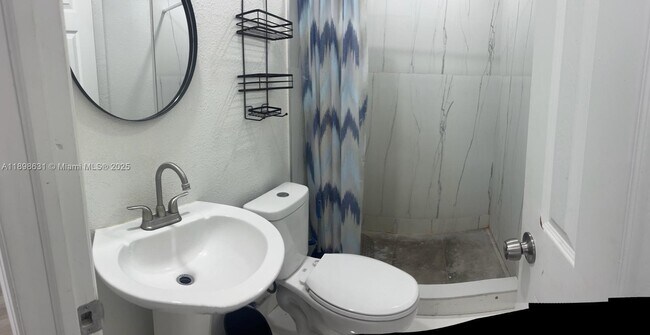 Building Photo - 1631 NW 29th Ave