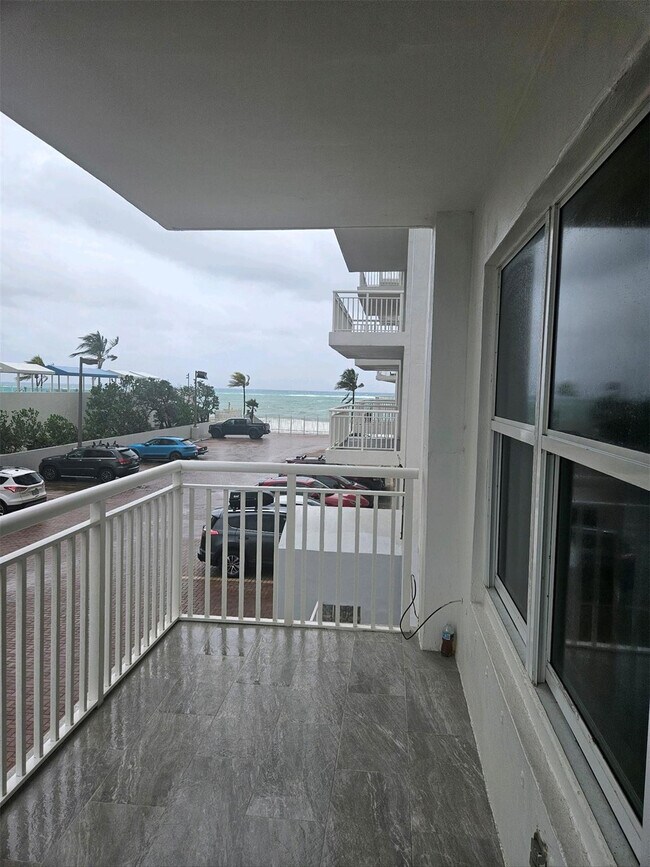 Building Photo - 3850 Galt Ocean Dr