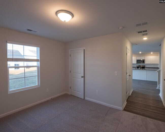 Building Photo - 3024 Hallsdale Dr