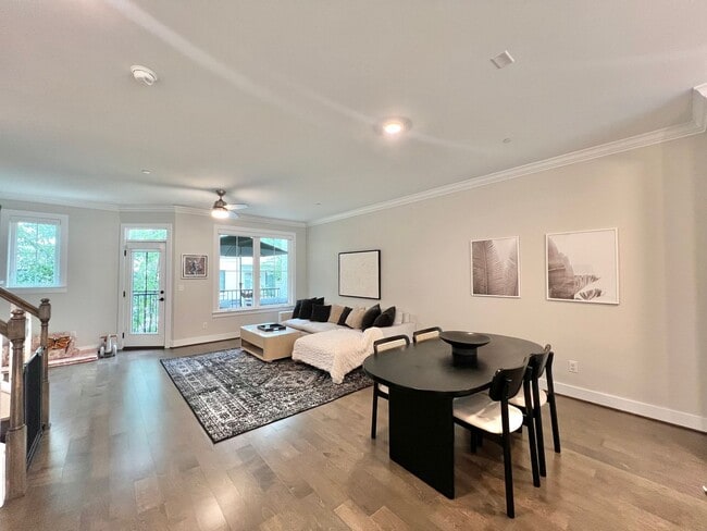 Building Photo - Stunning 3BD, 3.5BA Raleigh Townhome in a Walkable Community Near Tons of Shopping and Dining Opt...