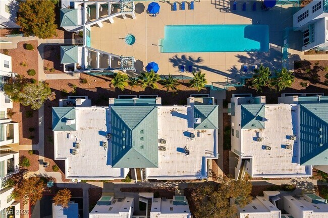 Building Photo - 7100 W Pirates Cove Rd