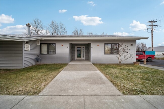 Building Photo - 131 Shady Ln