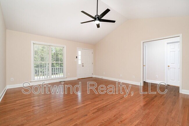 Building Photo - 1803 Red Bird Cir SE