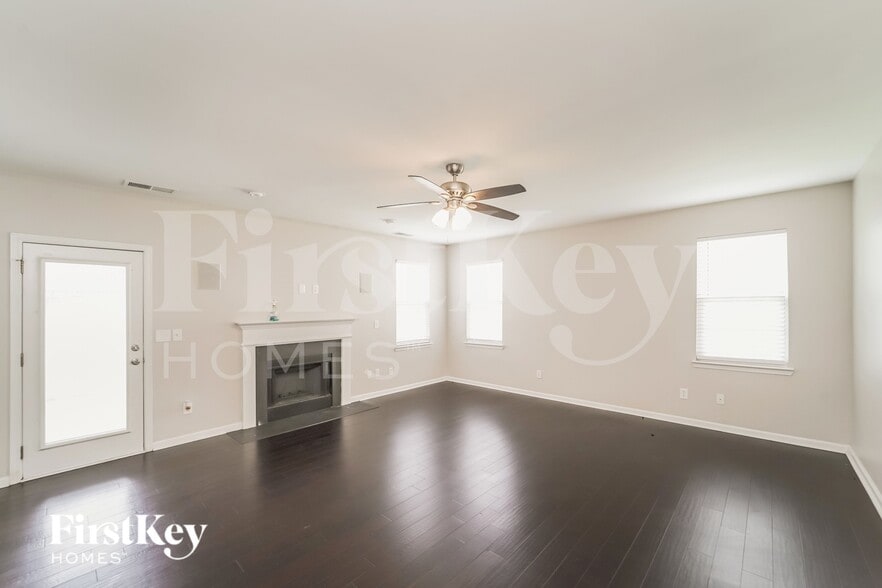 Building Photo - 5309 Kiev Dr