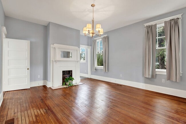 Building Photo - 25 E 33rd St