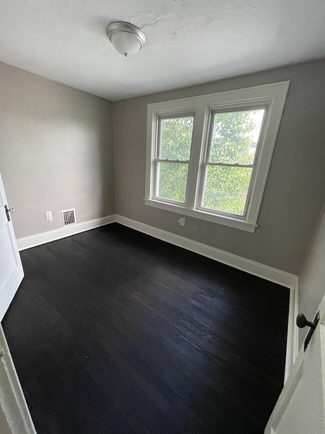 Building Photo - 527 Grove St