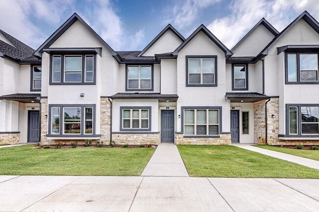 Building Photo - 4 Bed 3 Bath Luxurious Townhome in Frisco!