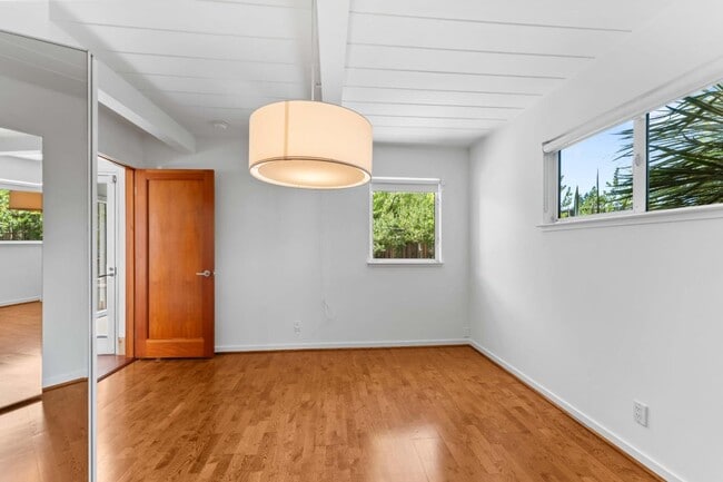 Building Photo - 705 Evergreen St